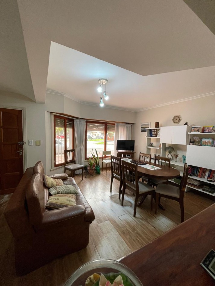 Excelente casa Dos ambientes en centro de miramar