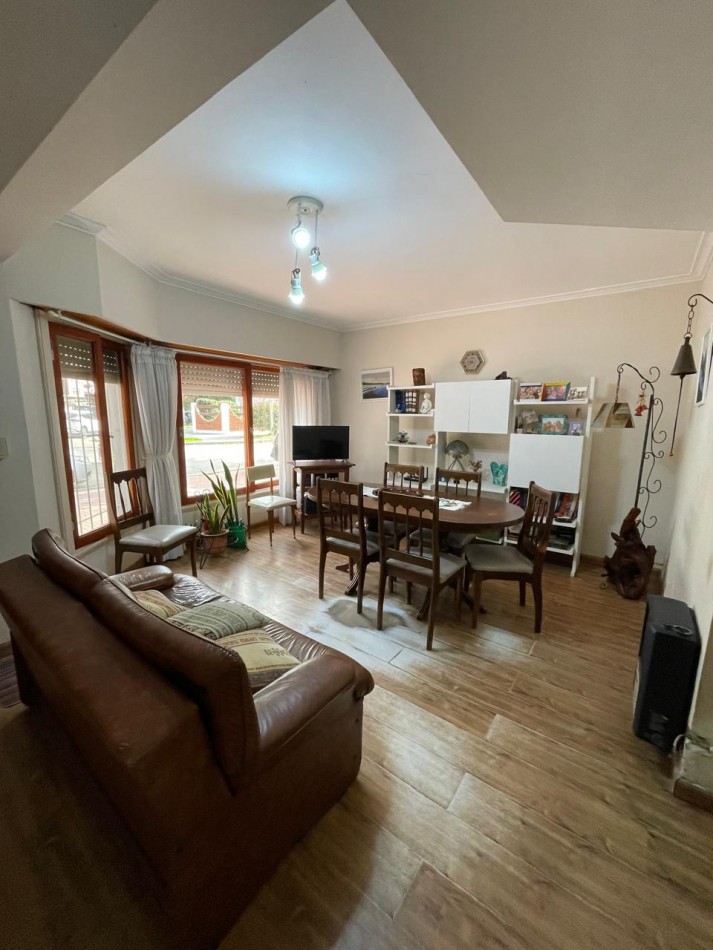Excelente casa Dos ambientes en centro de miramar