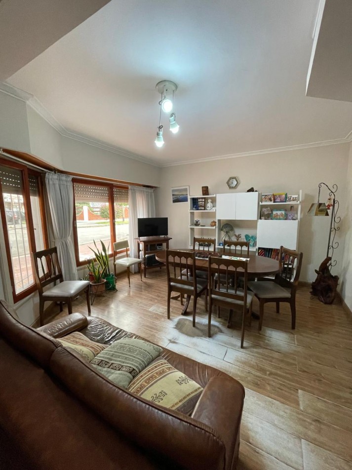 Excelente casa Dos ambientes en centro de miramar